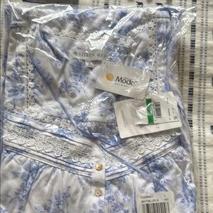 Eileen West White and Blue Floral Nightgown